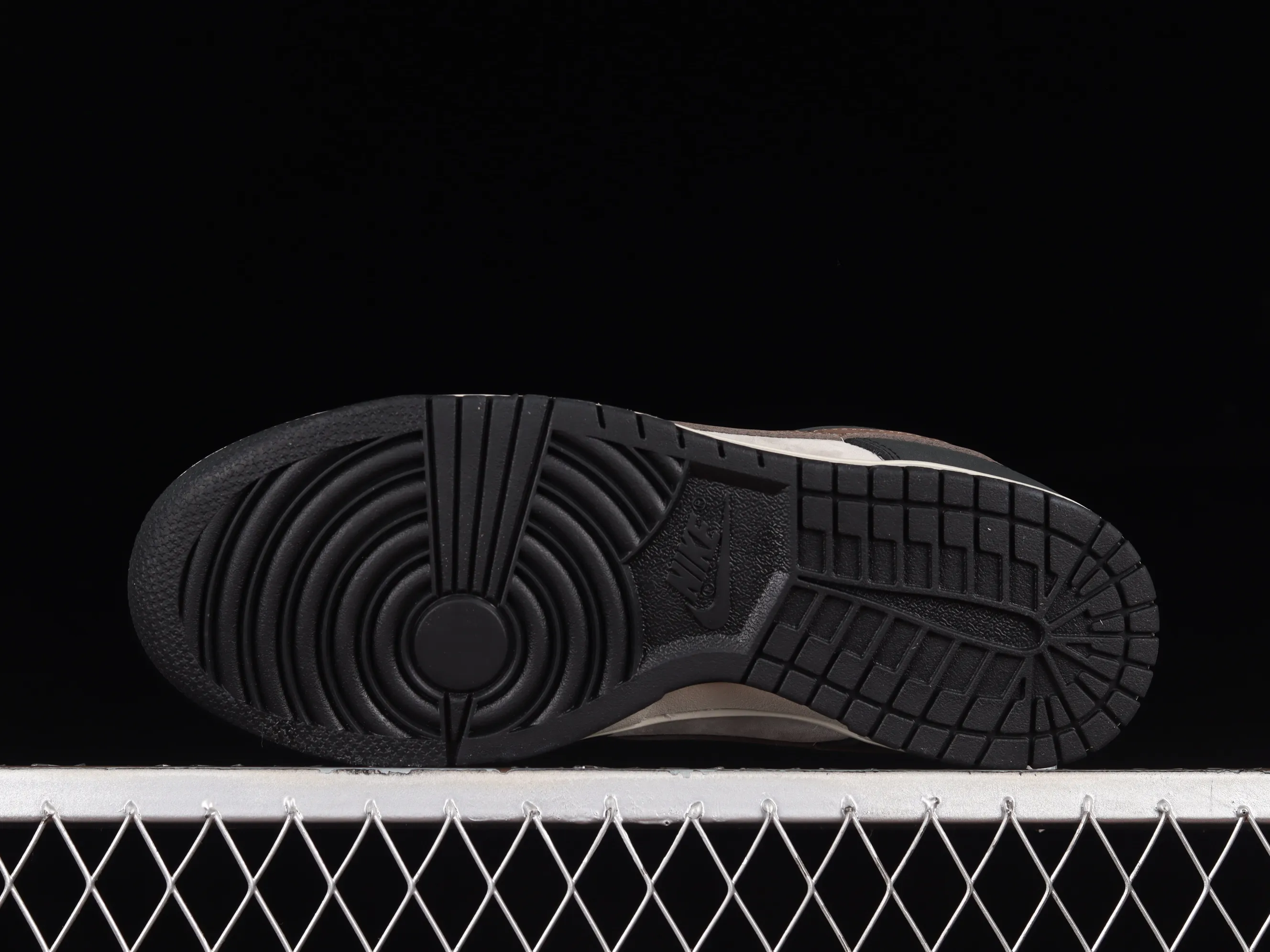 All Categories Nk SB Dunk Series Nk SB Dunk Low Low-top sneakers Otomo Katsuhiro x Nk SB Dunk Low "Steamboy OST" Otomo Katsuhiro co-branded SB low-top sports and leisure sneakers LF0039-003